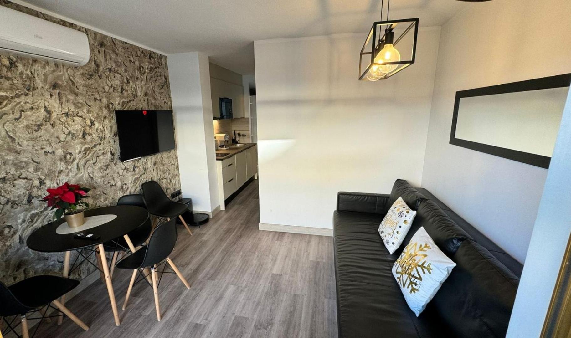 A Estrenar Preciosos Apartamentos Aparthotel Inter2, New Apartments Ln Aparthotel 12 Months Open! Self Check In! Reserva Garaje! Салоу Екстериор снимка